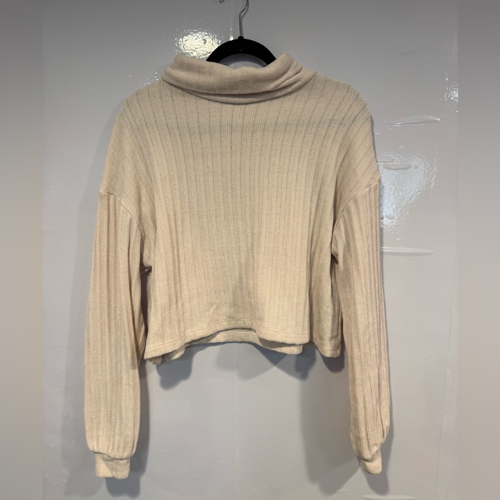 Cream rolled turtleneck Altar'd State soft crop‎ long sleeve sweater